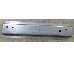 Door sill reinforcing plate